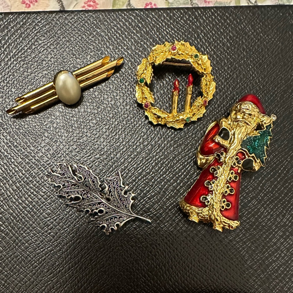 Vintage pin set